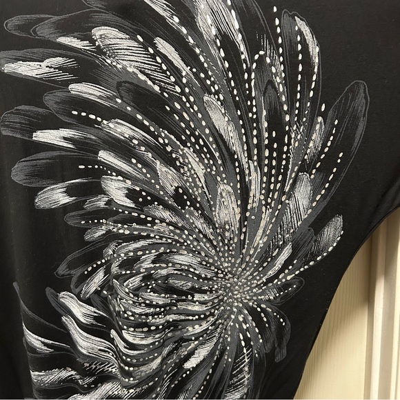 B.L.E.U. WOMAN • Feather Print Top - Picture 3 of 11